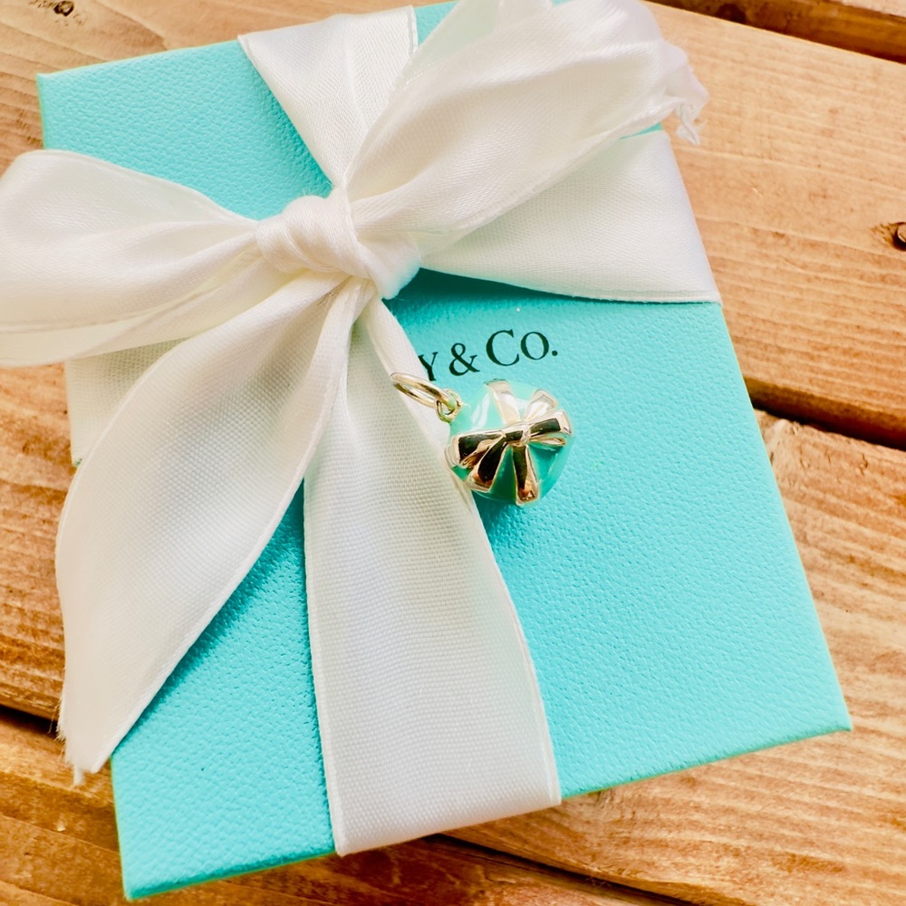 ♥️Tiffany blue cupcake charm ♥️